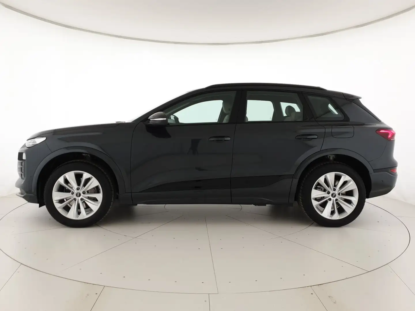 Audi Q6 387CV quattro Business Advanced Grigio - 2