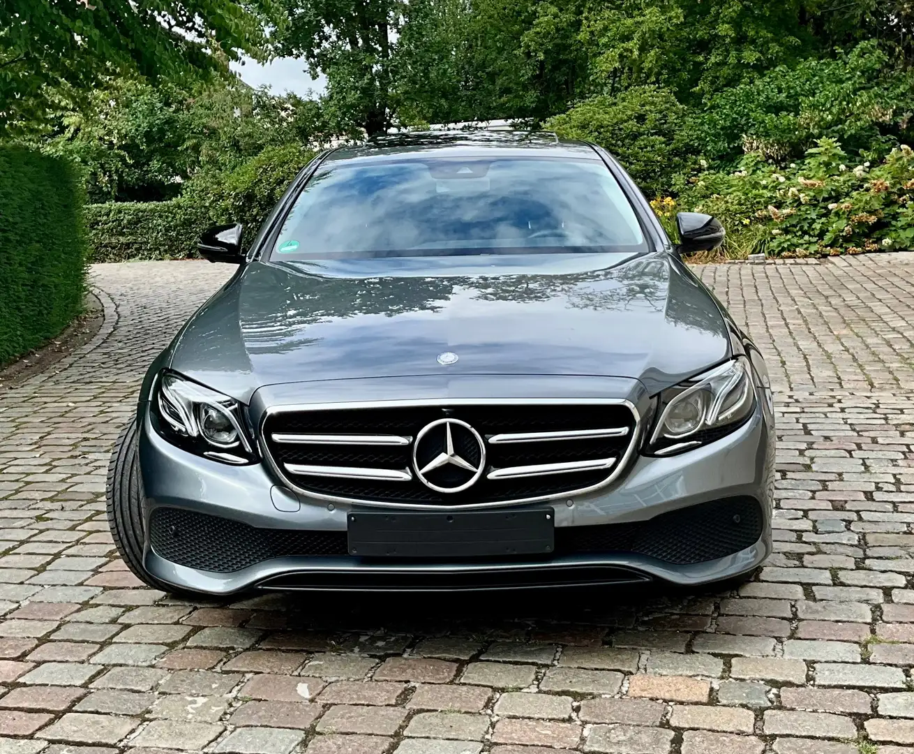 Mercedes-Benz E 200 Benzine Avantgarde  ### 39000 km ### siva - 2