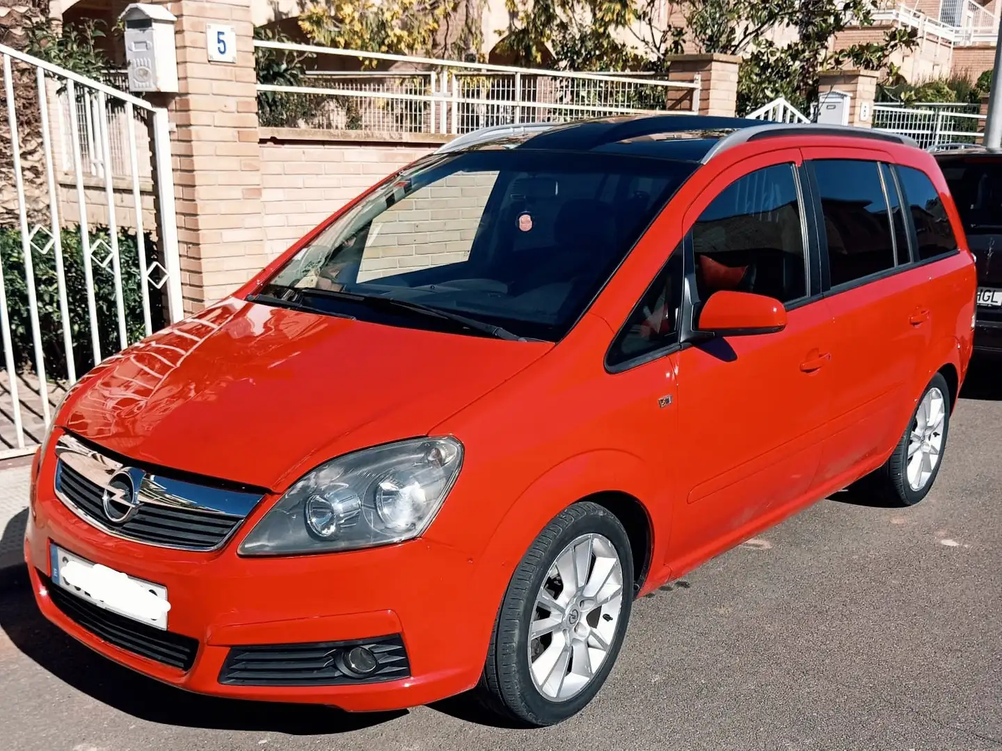 Opel Zafira 1.9CDTi Cosmo Deportivo 120 Rojo - 1