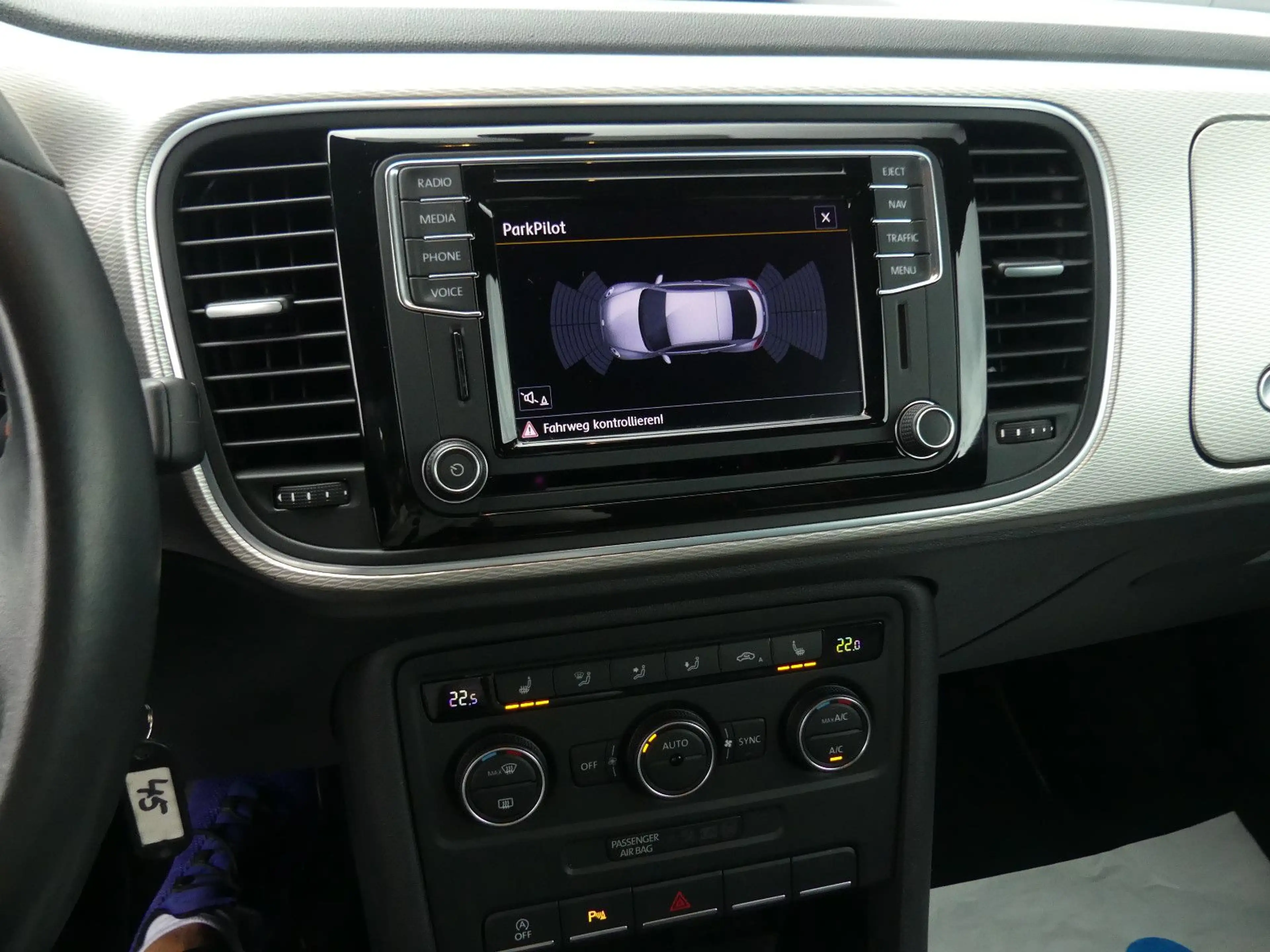 Volkswagen Beetle Käfer Club Design PDC Navi Tempo 2. Hand — photo 15