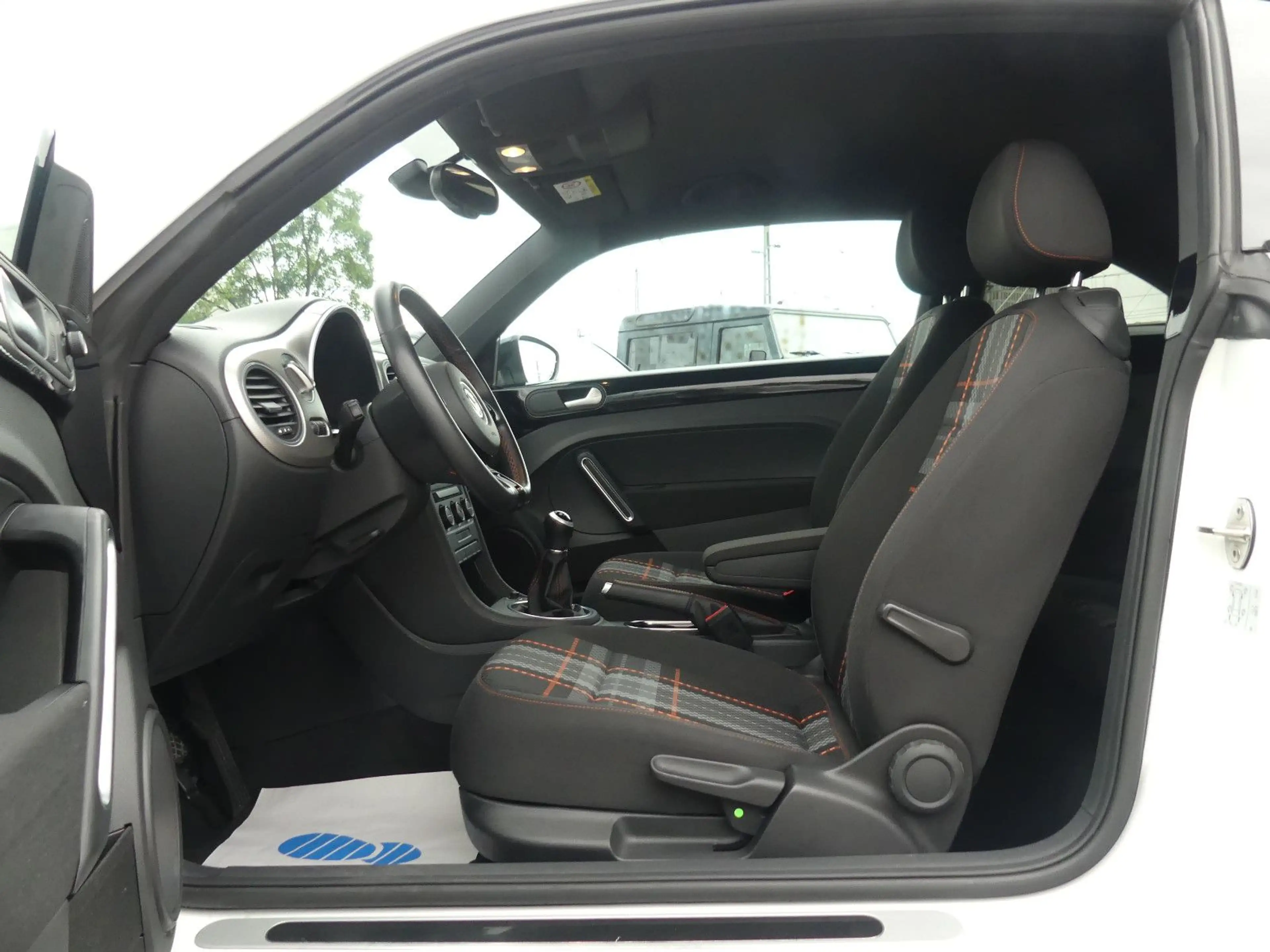 Volkswagen Beetle Käfer Club Design PDC Navi Tempo 2. Hand — photo 11