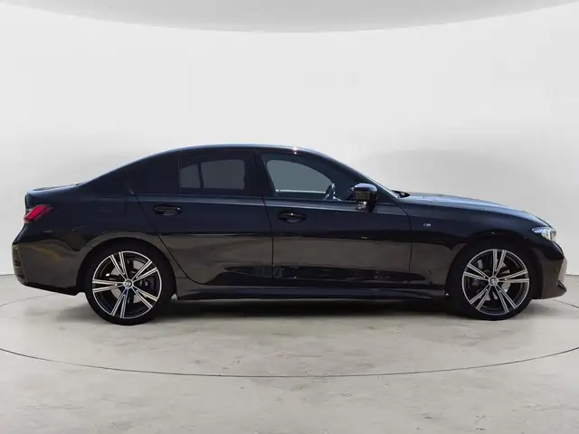 BMW 3 Series view 5