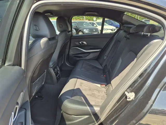 BMW 3 Series view 7