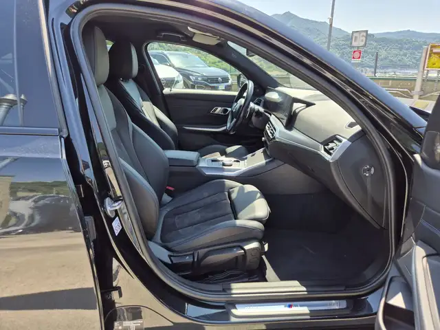 BMW 3 Series view 9