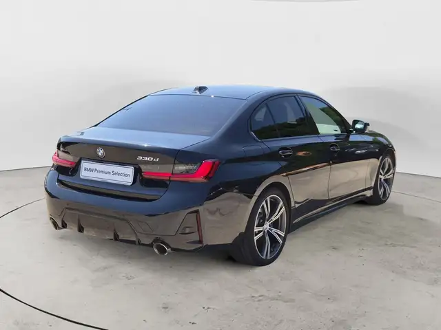 BMW 3 Series view 4