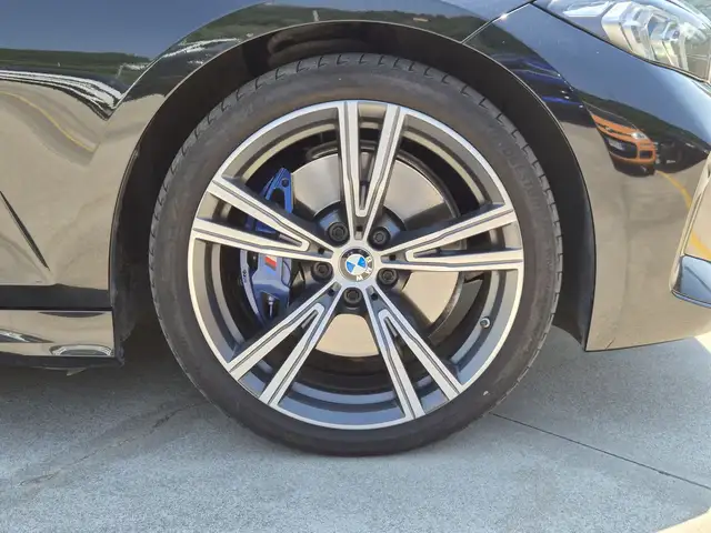 BMW 3 Series view 13
