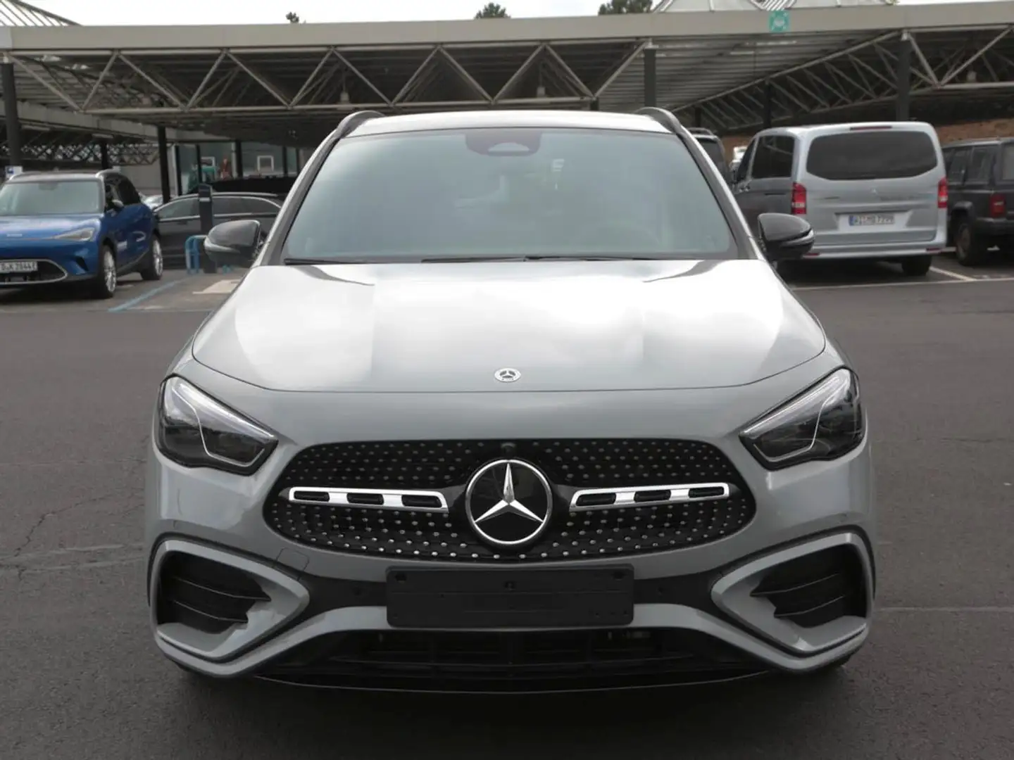 Mercedes-Benz GLA 200 AMG Night MBUX Navi-Prem. 360° Panorama Grau - 2