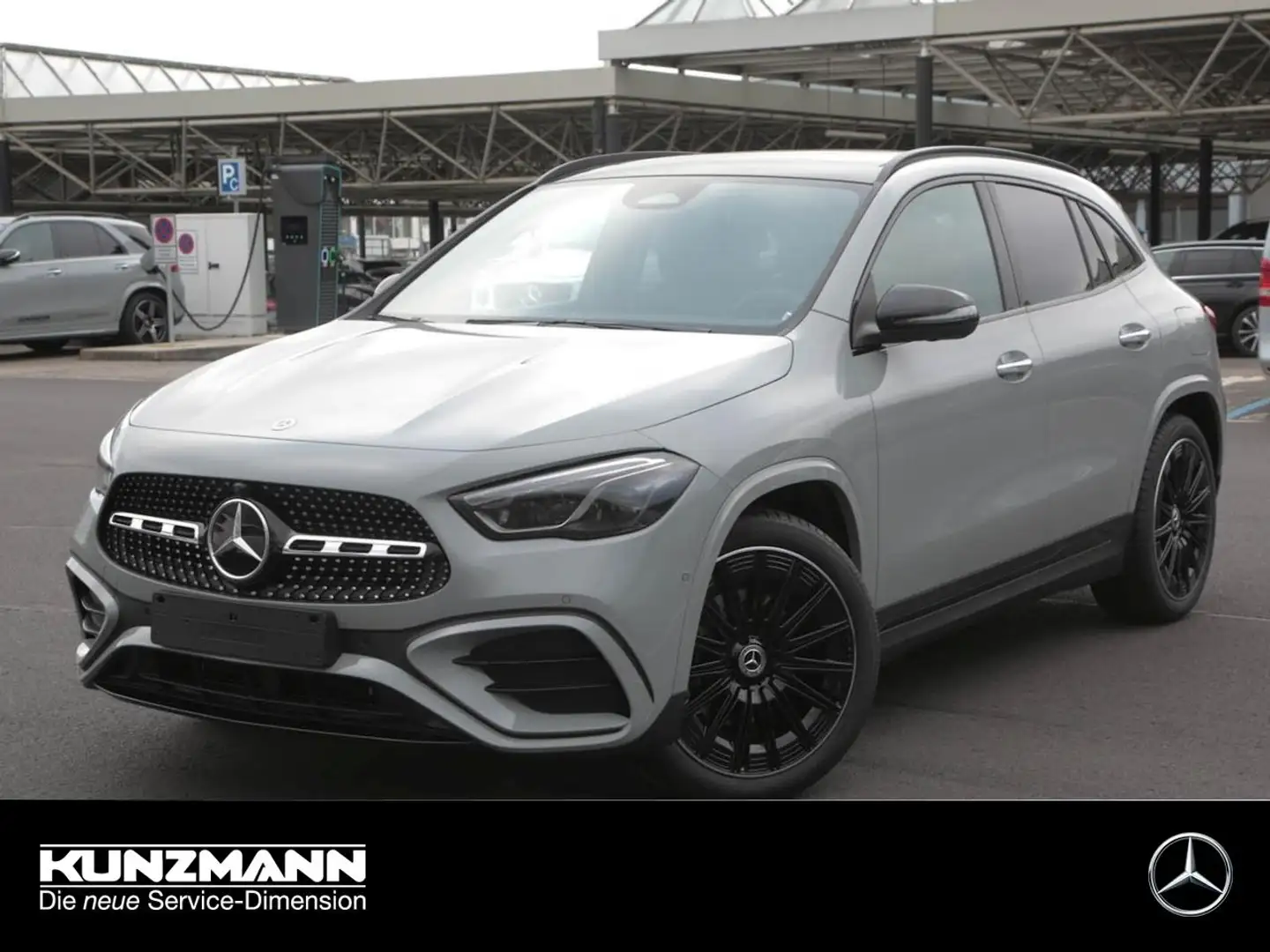 Mercedes-Benz GLA 200 AMG Night MBUX Navi-Prem. 360° Panorama Grau - 1