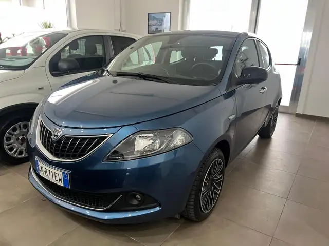 Lancia Ypsilon 1.0 firefly hybrid Silver s&s 70cv