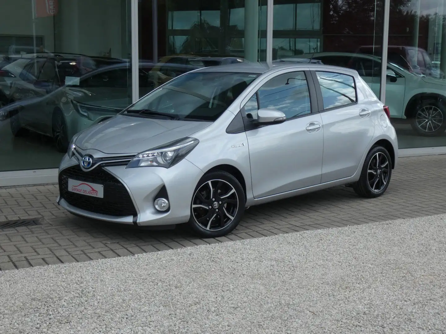 Toyota Yaris Hybrid Style +GPS +Parkeercamera +Cruise control Argent - 1