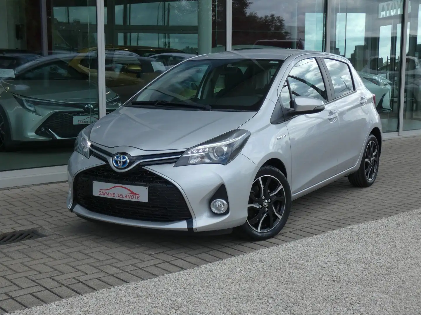 Toyota Yaris Hybrid Style +GPS +Parkeercamera +Cruise control Argent - 2