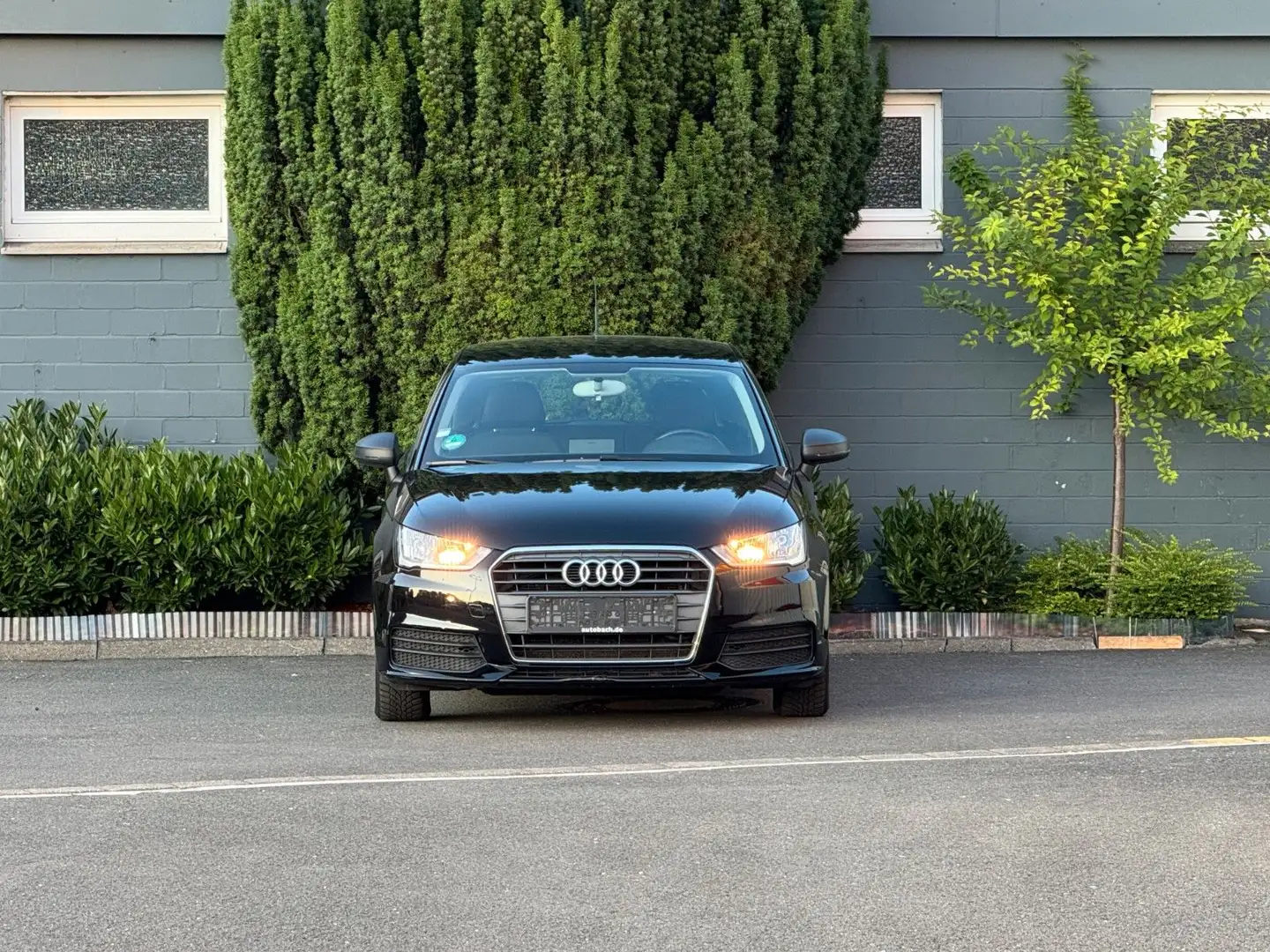 Audi A1 1.4 TDI ultra Sportback*Facelift*Navi-MMI* Schwarz - 2