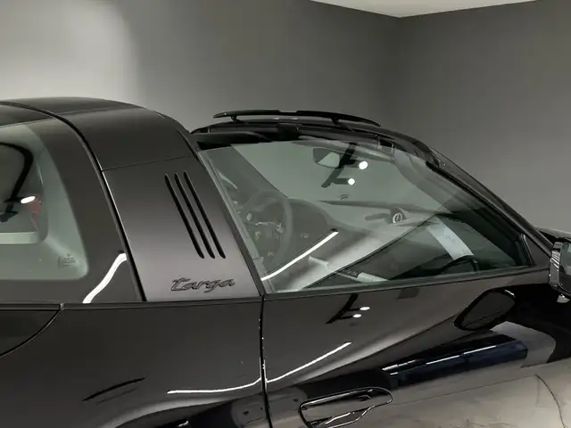 Porsche 911 view 15