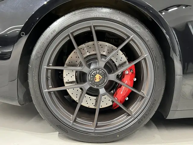 Porsche 911 view 10