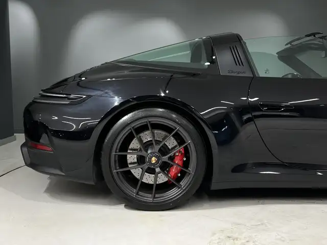 Porsche 911 view 13