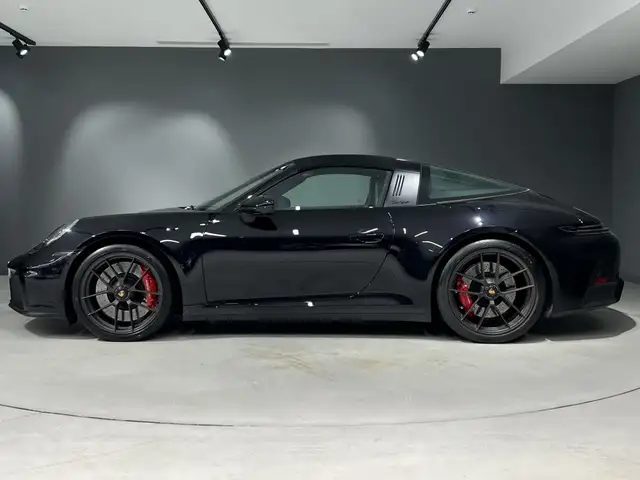 Porsche 911 view 2