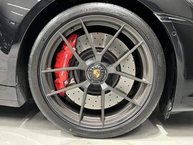 Porsche 911 view 11