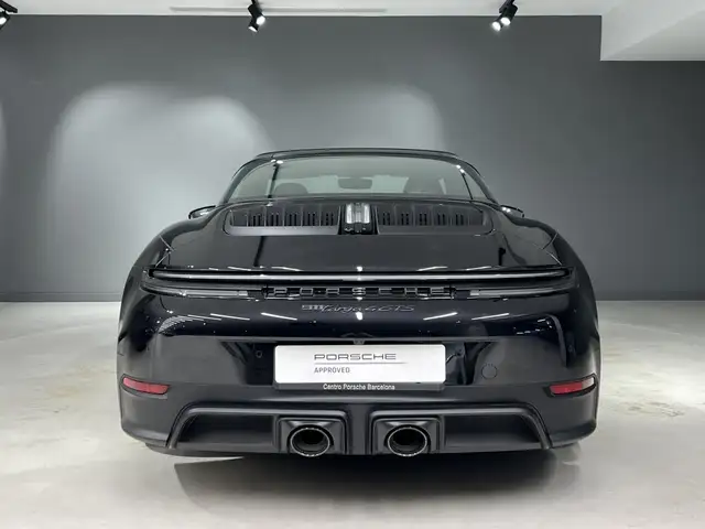 Porsche 911 view 4