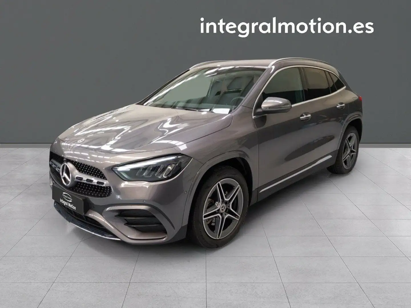 Mercedes-Benz GLA 45 AMG 4Matic 7-DCT Grau - 1