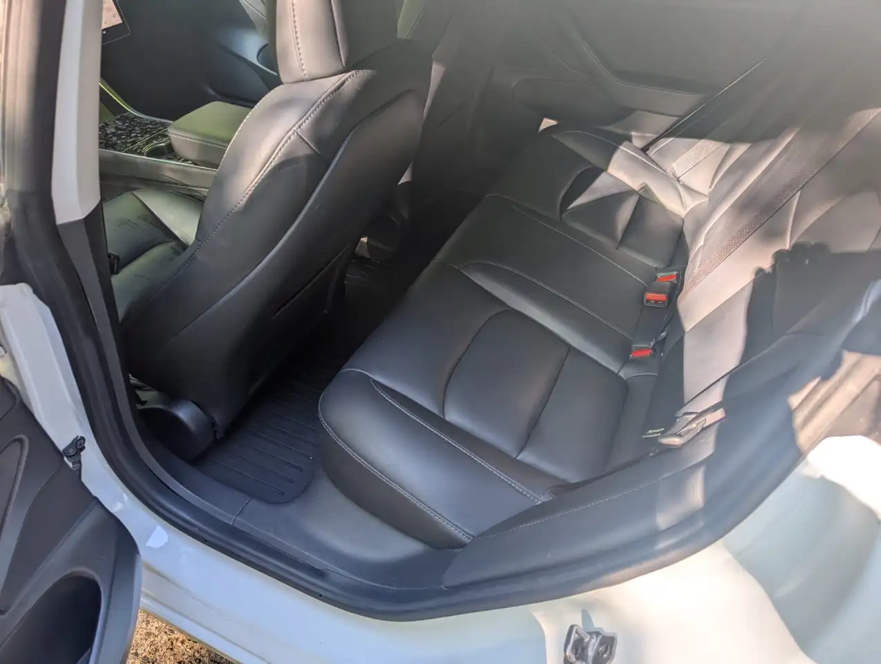 Tesla Model 3 снимка Tesla Model 3