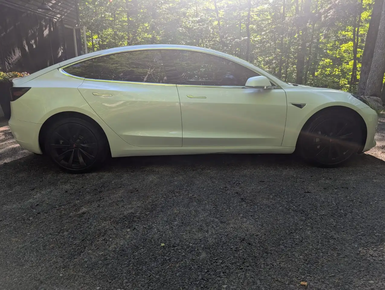Tesla Model 3 снимка Tesla Model 3