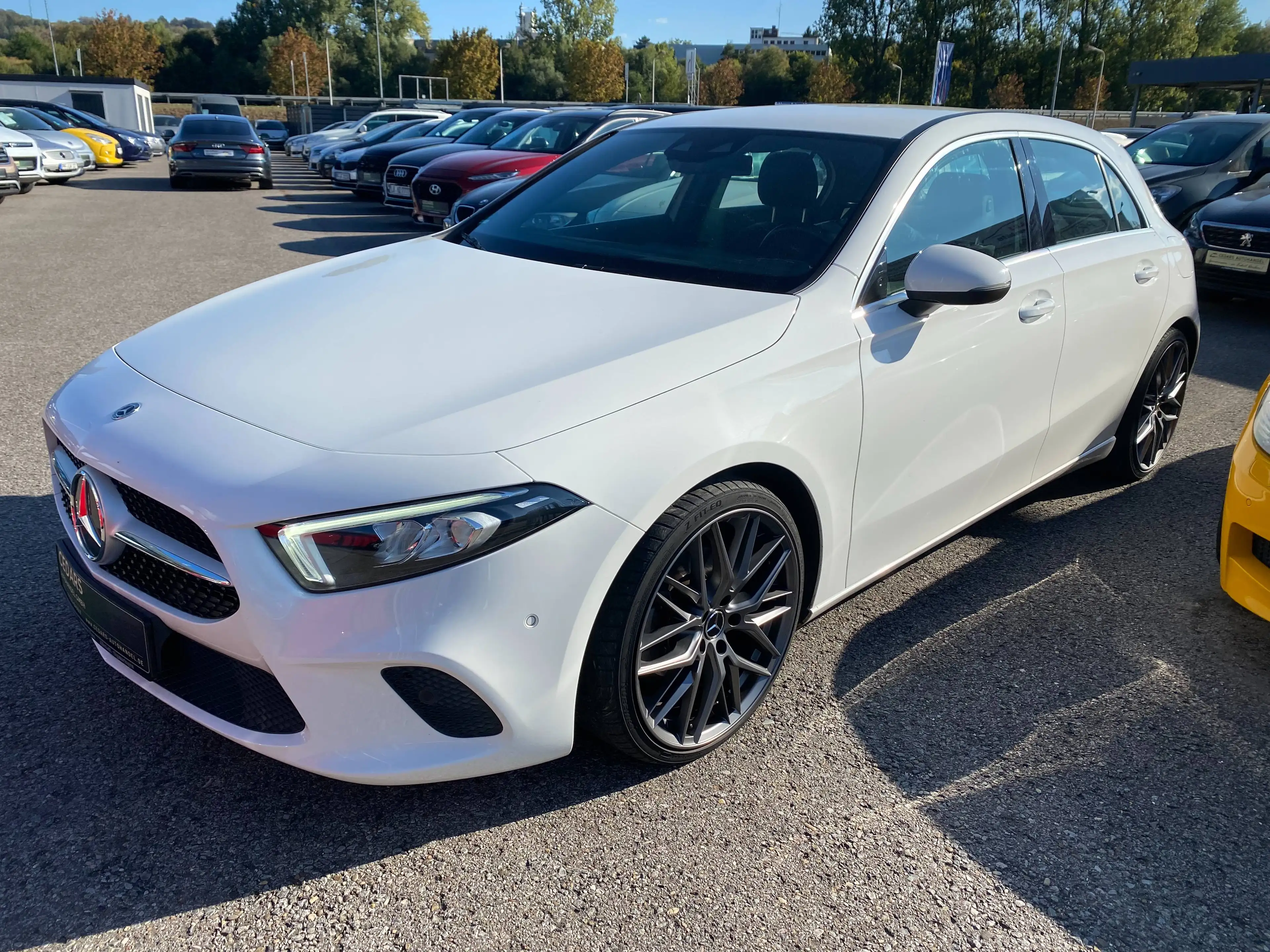 Mercedes-Benz A 180 A 180 Lim. 7G-DCT Progressive LED Navi MBUX Carplay Widescreen Einparkhilfe Sitzheizung