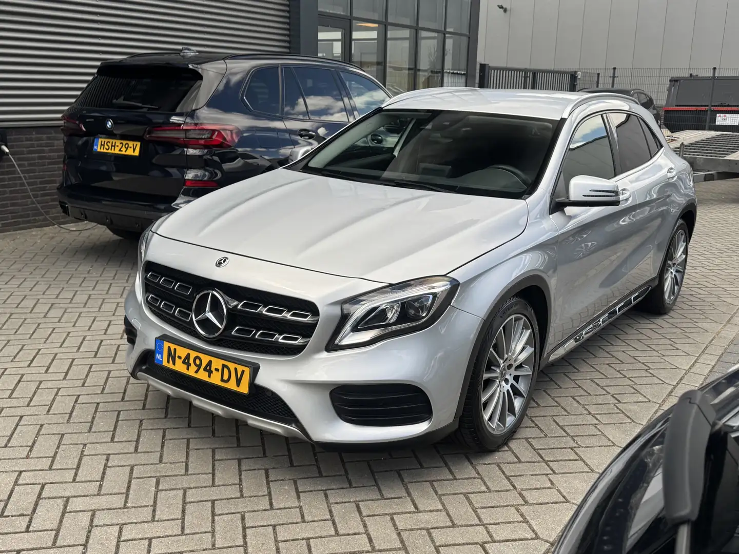 Mercedes-Benz GLA 180 Sport Edition Premium | Camera | Memory | Stoelver Grijs - 2