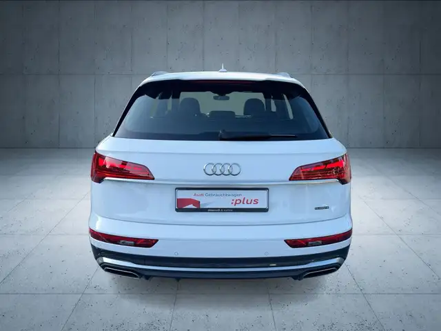 Audi Q5 view 4