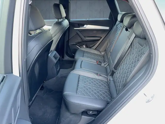 Audi Q5 view 12