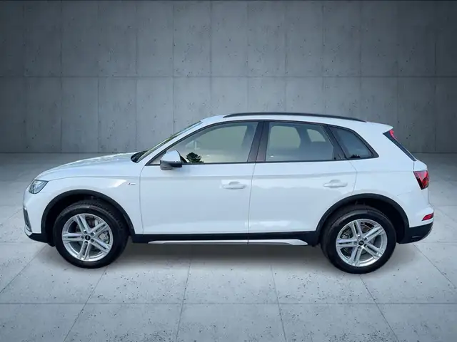 Audi Q5 view 2