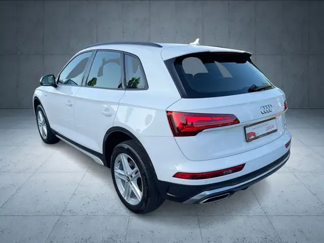 Audi Q5 view 3