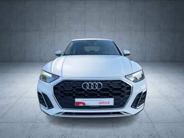Audi Q5 view 8