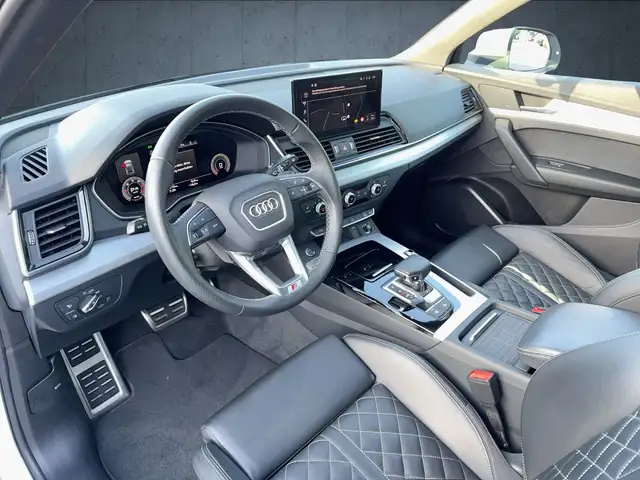 Audi Q5 view 9