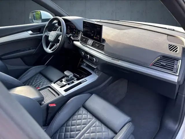 Audi Q5 view 14