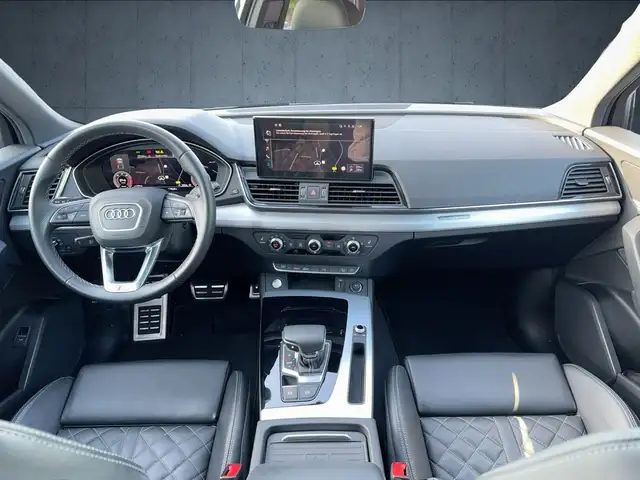 Audi Q5 view 11