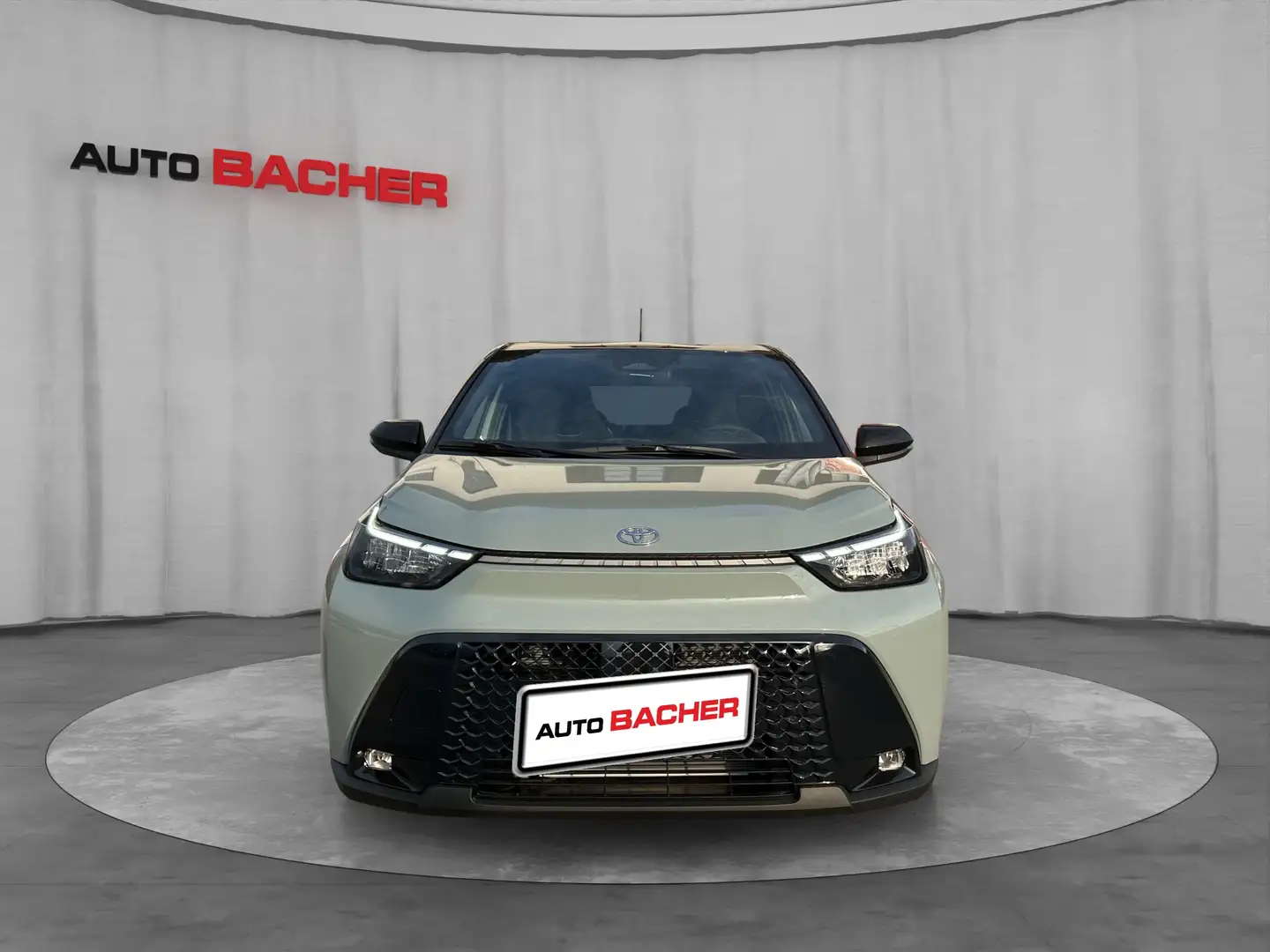Toyota Aygo X 1,5 VVT-i Hybrid Teamplayer Grün - 2