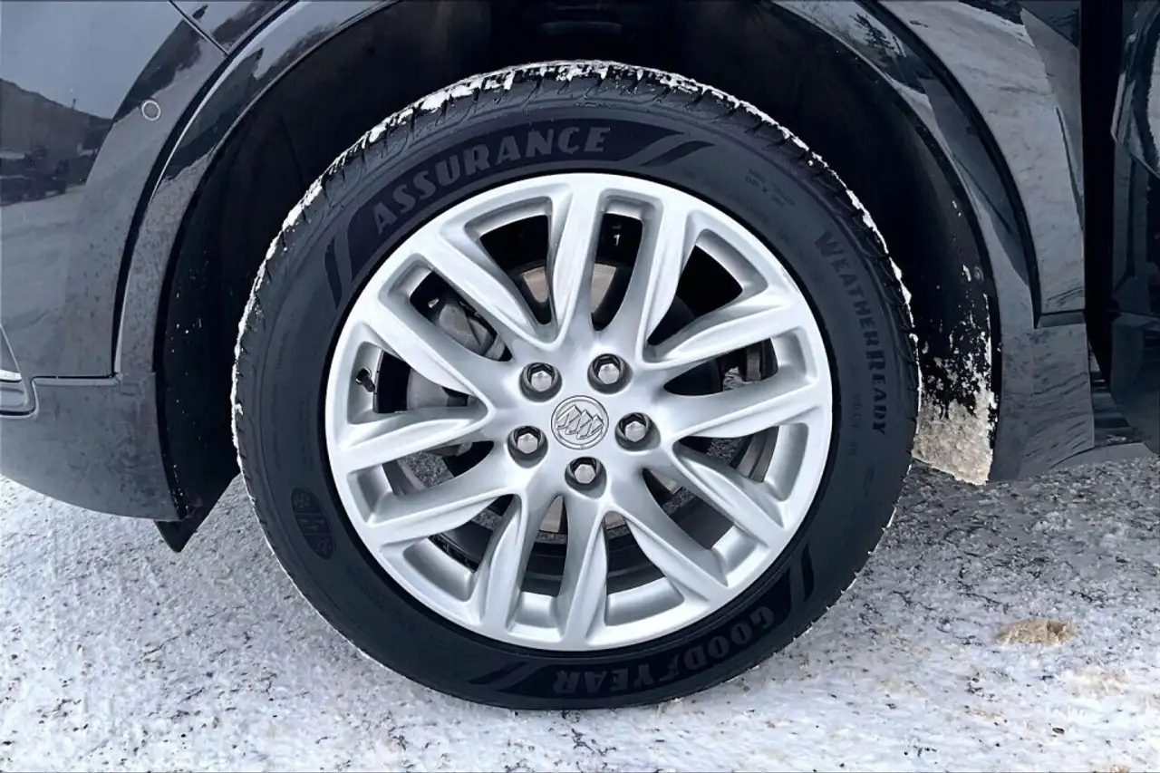 Buick Envision photo Buick Envision
