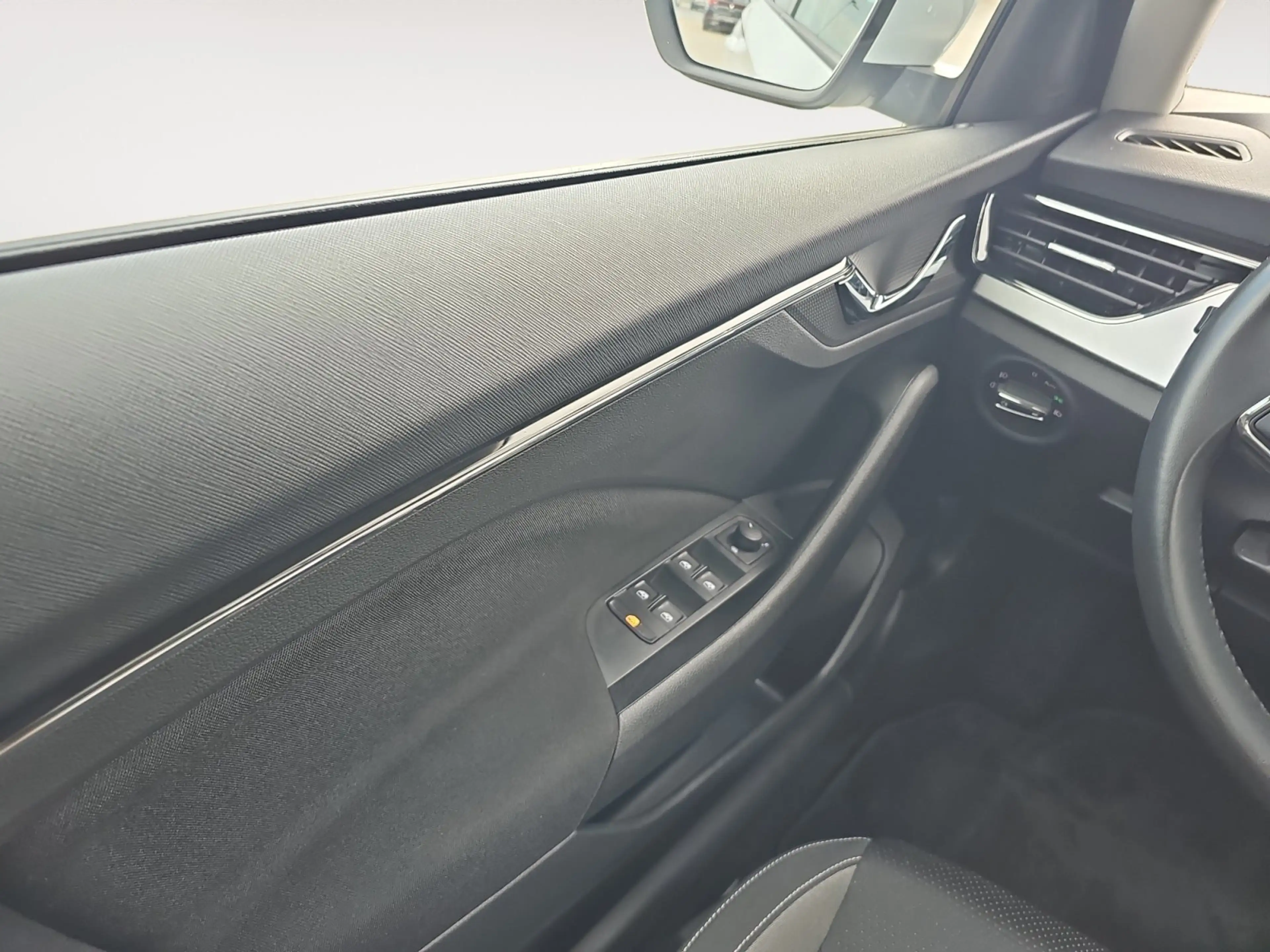 Skoda Kamiq Tour 1.0 TSI CarPlay LED SHZ — photo 14