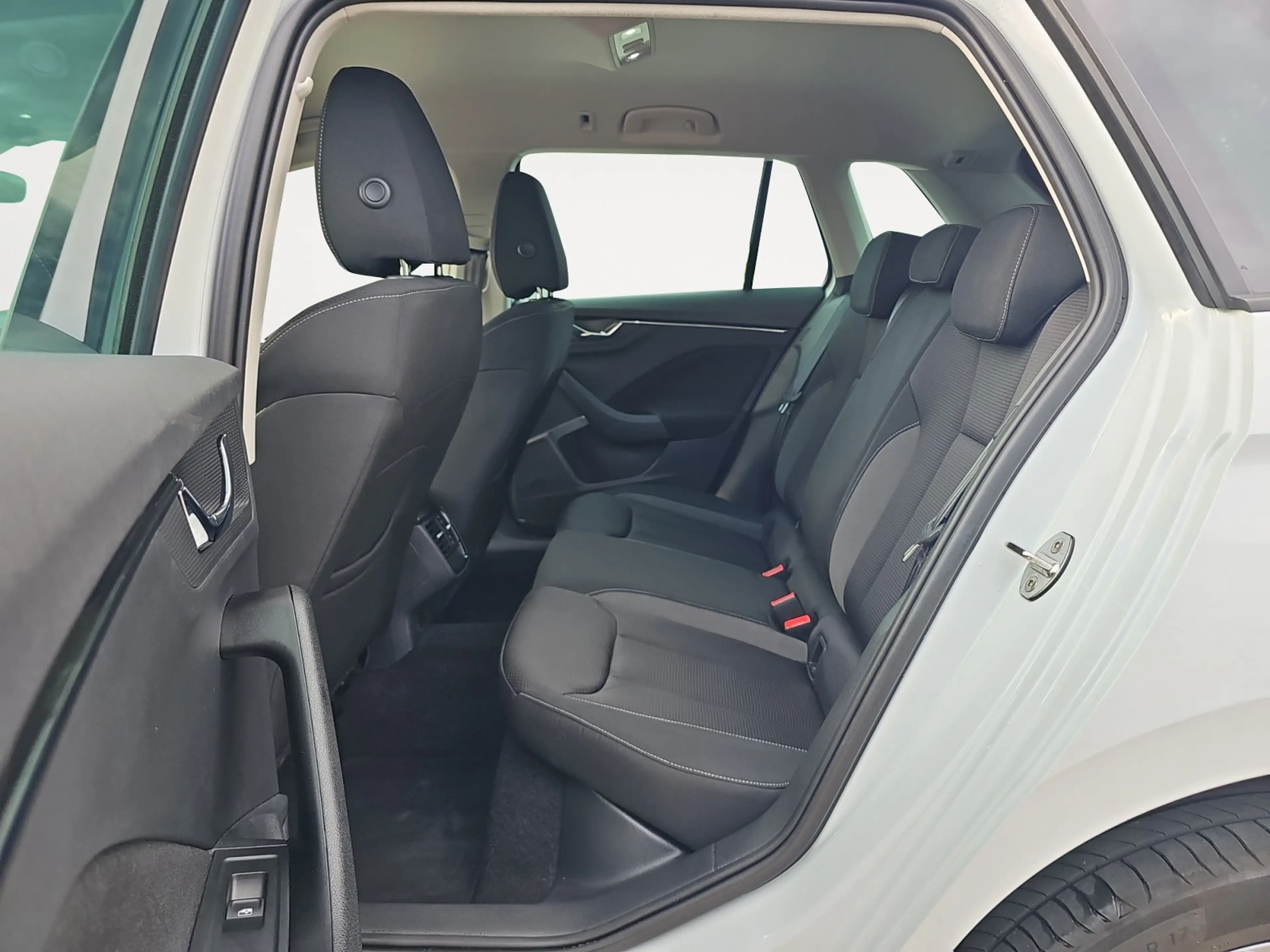 Skoda Kamiq Tour 1.0 TSI CarPlay LED SHZ — photo 8