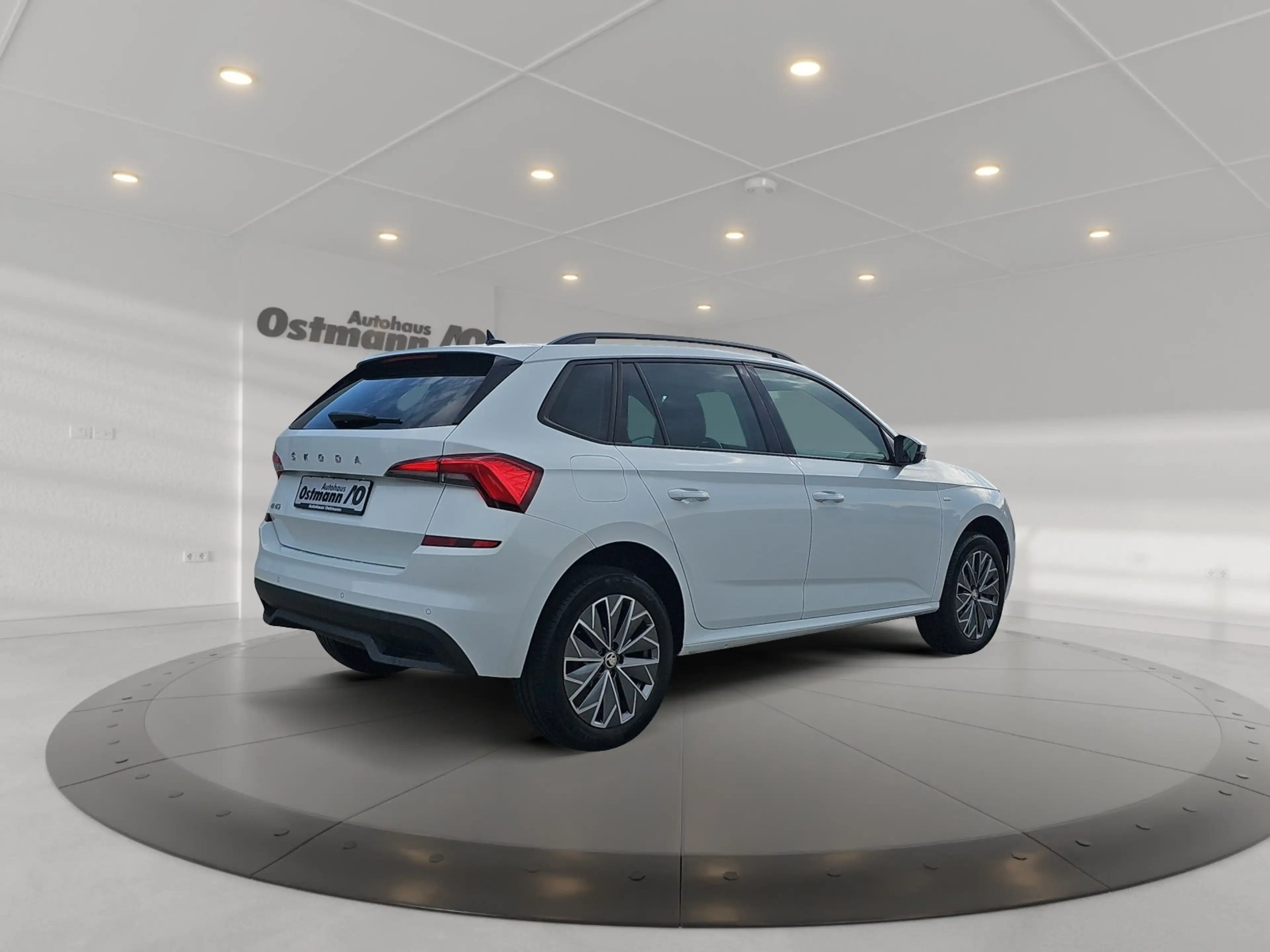 Skoda Kamiq Tour 1.0 TSI CarPlay LED SHZ — photo 4