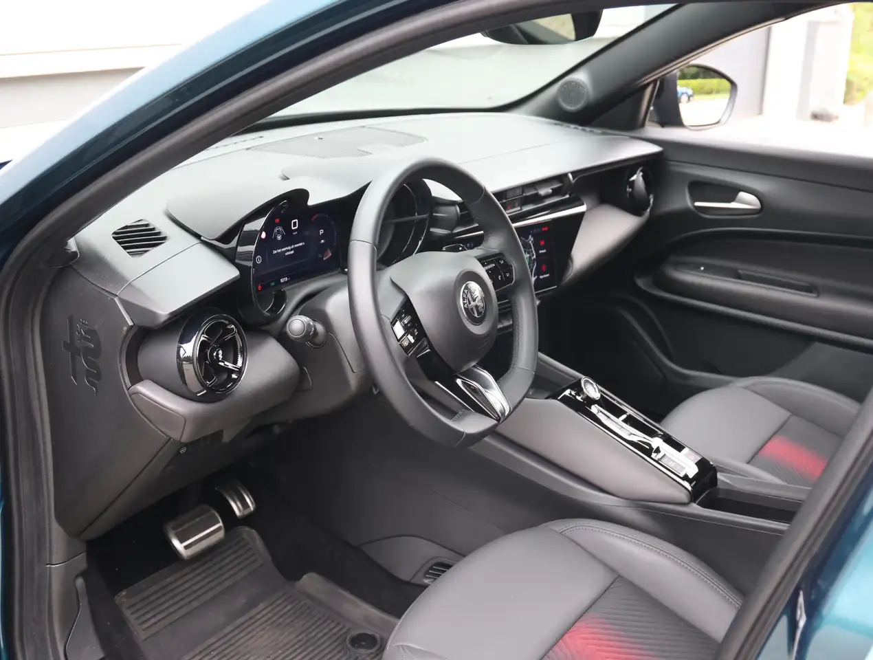 Alfa Romeo Junior 2025 — фото 10