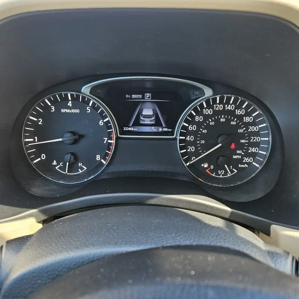 Nissan Pathfinder снимка Nissan Pathfinder