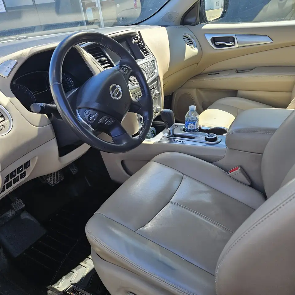 Nissan Pathfinder снимка Nissan Pathfinder