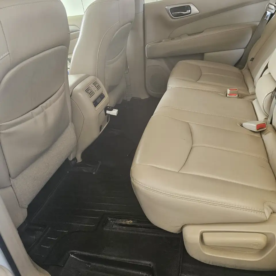 Nissan Pathfinder снимка Nissan Pathfinder