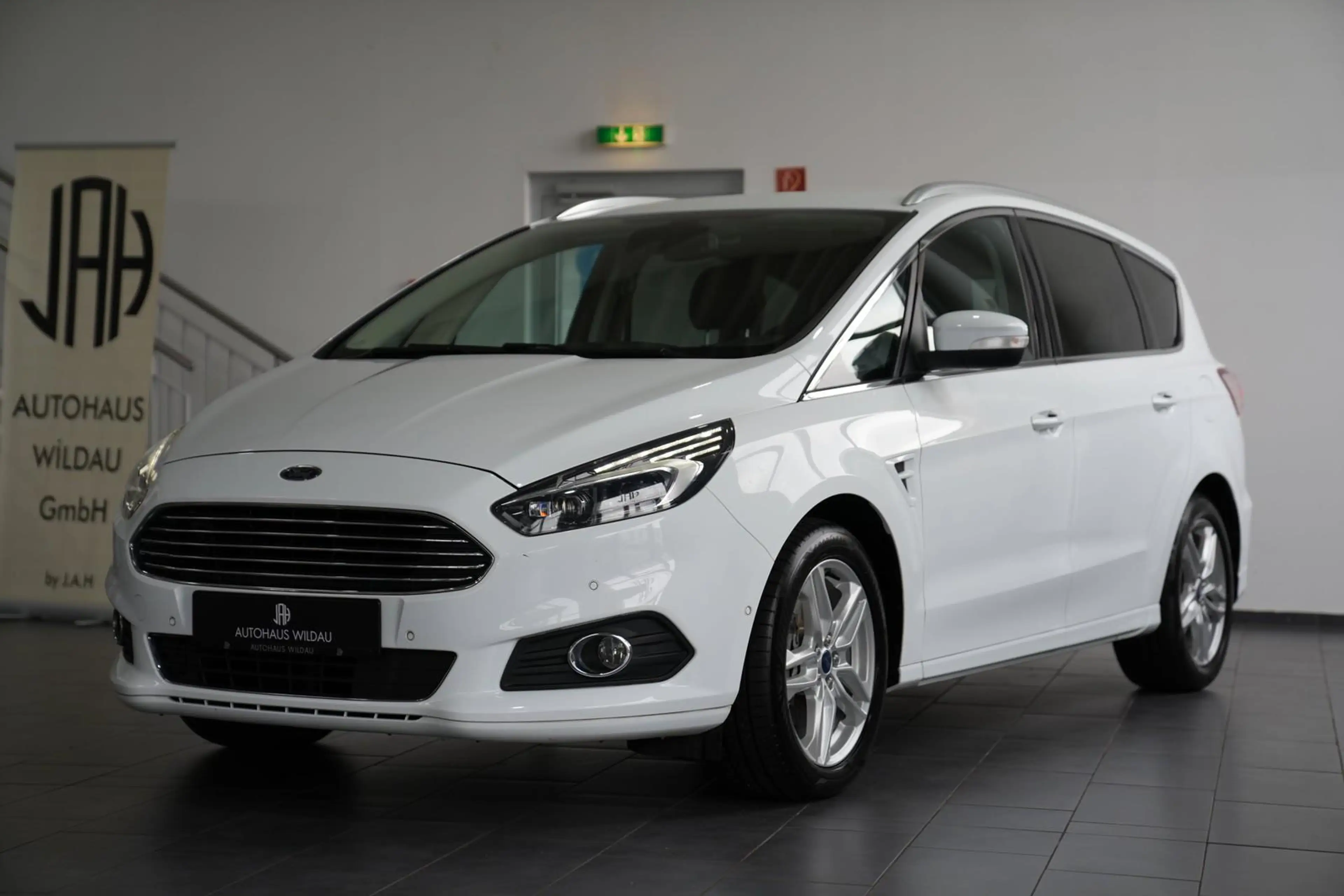 Ford S-Max S-MAX Titanium *AUT*NAV*LED*SHZ*KEYLEES* — photo 3