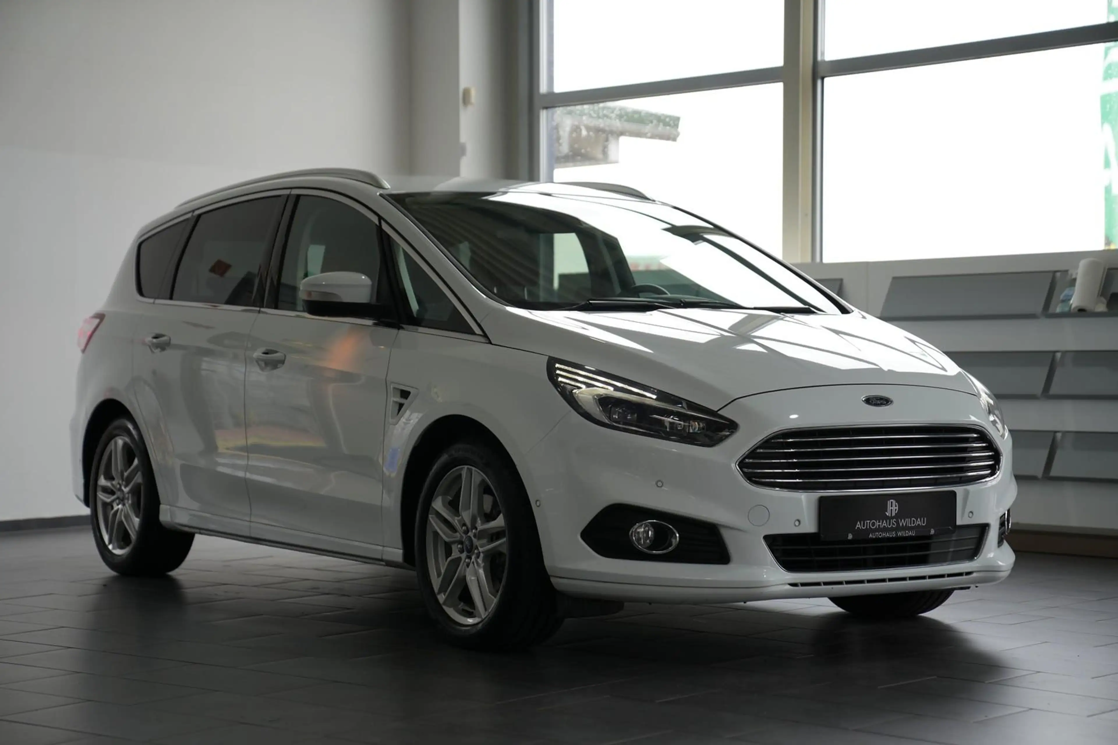 Ford S-Max S-MAX Titanium *AUT*NAV*LED*SHZ*KEYLEES* — photo 5