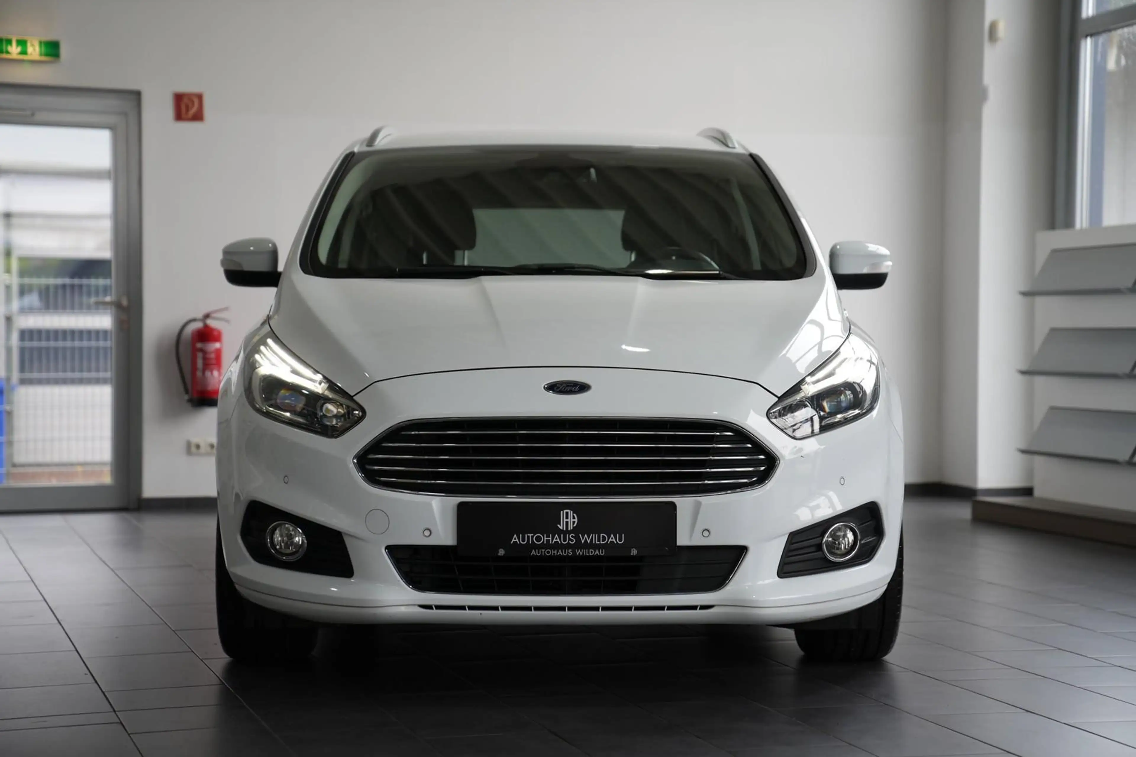 Ford S-Max S-MAX Titanium *AUT*NAV*LED*SHZ*KEYLEES* — photo 4