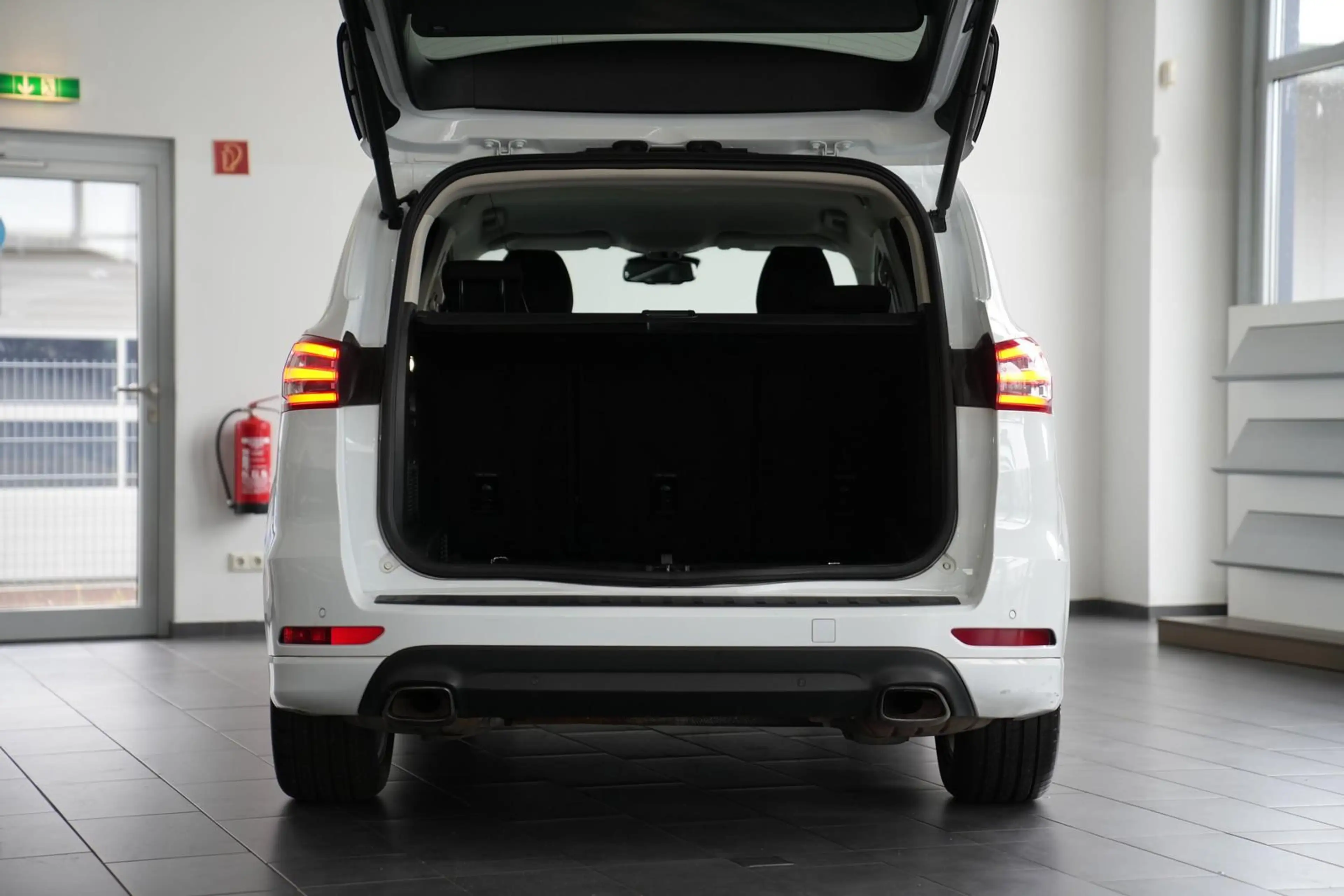 Ford S-Max S-MAX Titanium *AUT*NAV*LED*SHZ*KEYLEES* — photo 9