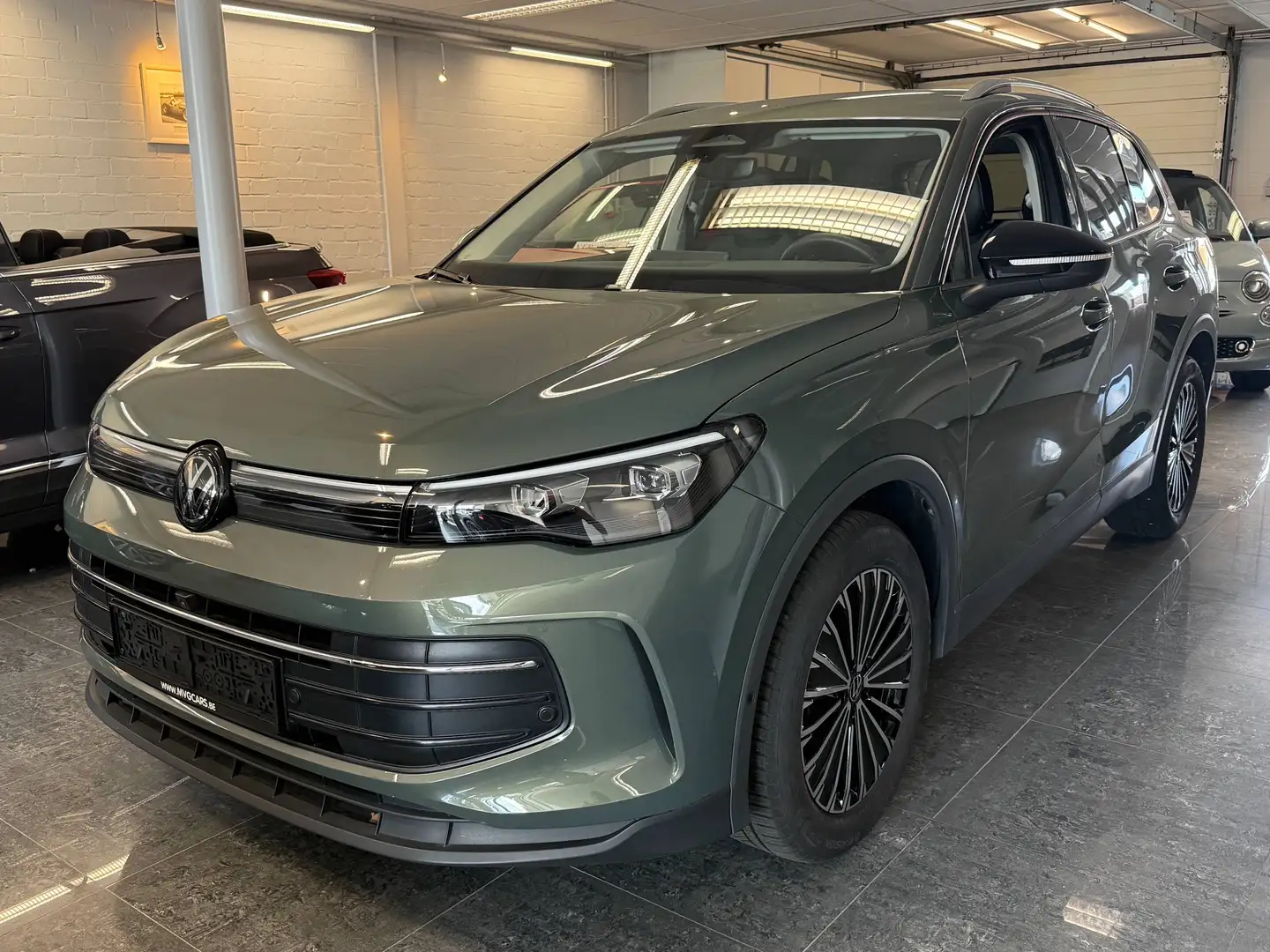 VOLKSWAGEN Tiguan