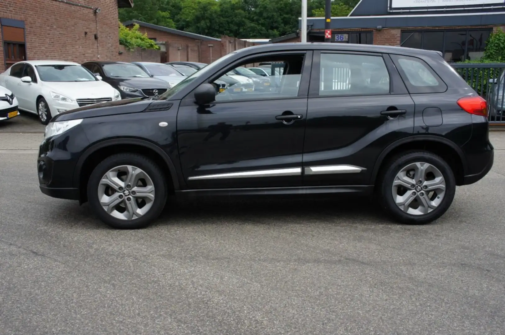 Suzuki Vitara 1.6 COMFORT  LUXE-TREKHAAK/AIRCO/AUDIO/BLUETOOTH P Noir - 2